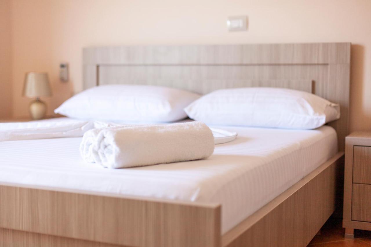 Toni Retzo Rooms Himare Exterior photo